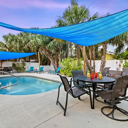 Holmes Getaway - Pet-Friendly, Pool, Walk To The Beach On Ami